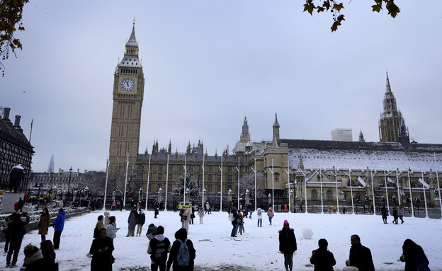 שלג בלונדון 2022 (צילום: AP)