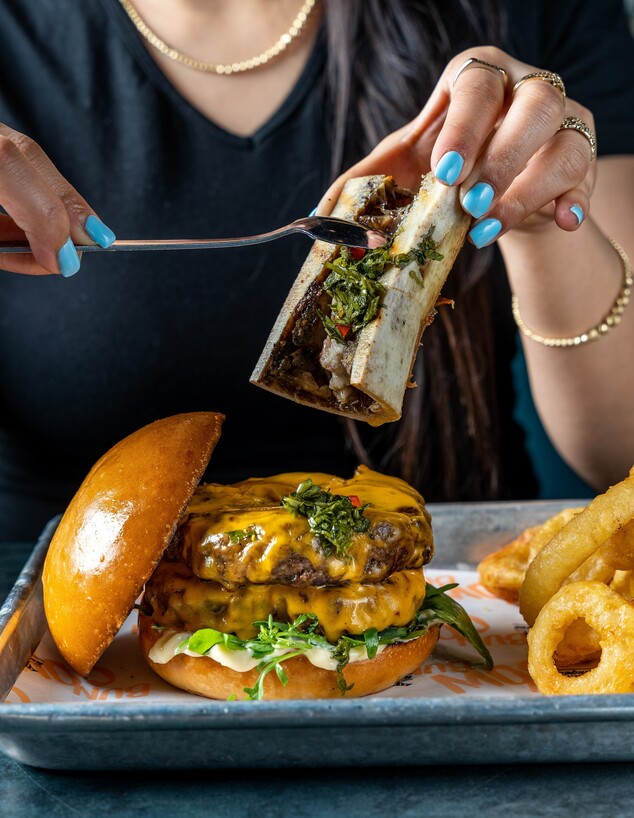 המבורגר עם מח עצם, אנגוס בורגר. אמרנו מושחת? המבורגר עם מח עצם, אנגוס בורגר. אמרנו מושחת?