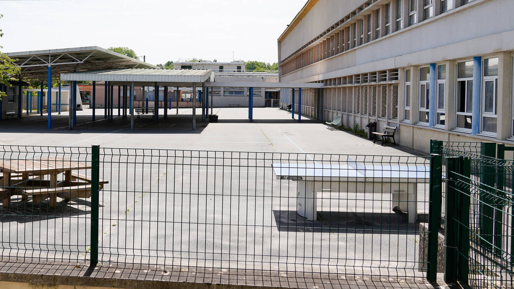 חצר בית ספר חצר בית ספר