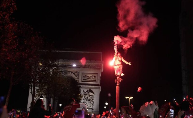 אוהדי מרוקו בפריז (צילום: AP)