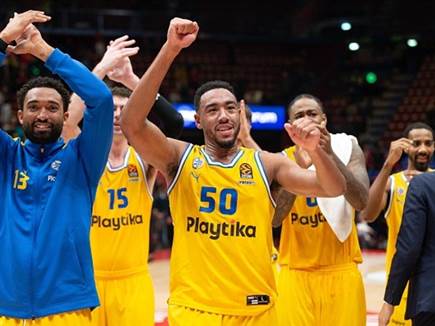 אפשר לחייך, גם מחוץ להיכל (GETTY)