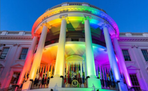הבית הלבן מואר בצבעי הגאווה (צילום: whitehouse, instagram)