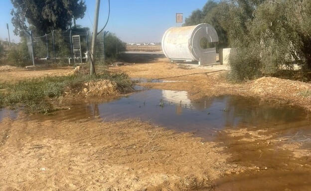 שפכים וזבל ליד בסיס צבאי בדרום