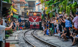 רחוב הרכבת האנוי וייטנאם (צילום: Bule Sky Studio, shutterstock)