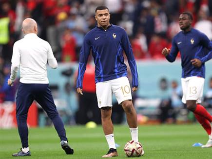 אמבפה עלה הערב לחצי הגמר עם חלום (getty)