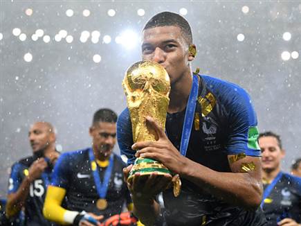 יניף שוב את הגביע? אמבפה (Getty)