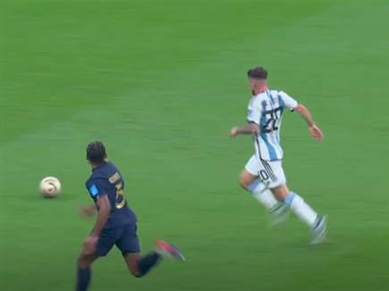 אלבארס שלח את הכדור קדימה