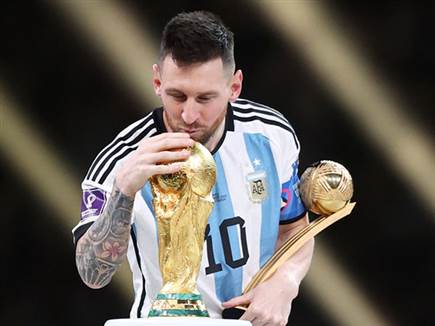 הגביע שלו ושל ארגנטינה (getty)