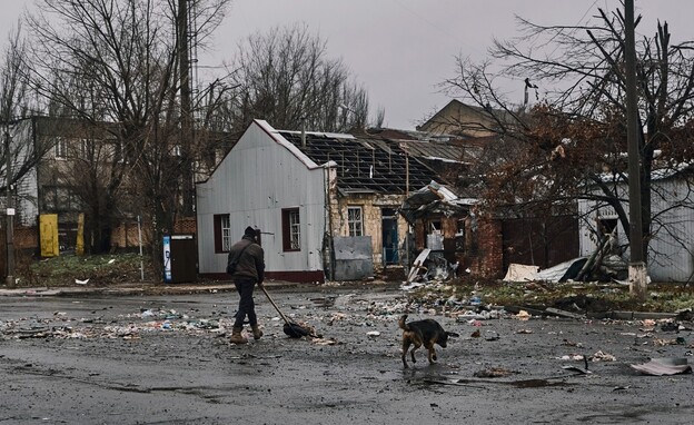 הלחימה בגזרת באחמוט במחוז דונייצק, אוקראינה (צילום: AP)