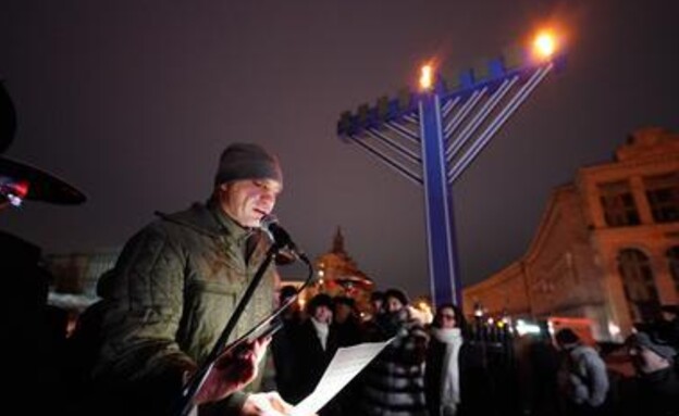 חנוכה בקייב, הדלקת נרות בקייב (צילום: באדיבות פדרציית הקהילות היהודיות באוקראינה)