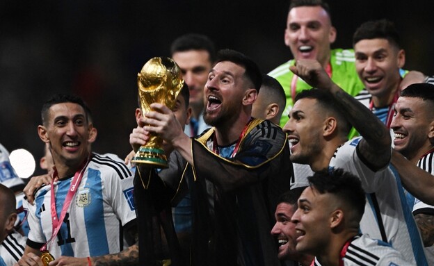 Messi et le manteau (Photo: Reuters)