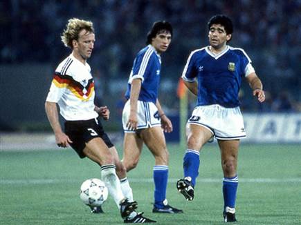 במרחק נגיעה. מסי מול גרמניה בגמר 1990 (getty) (צילום: ספורט 5)