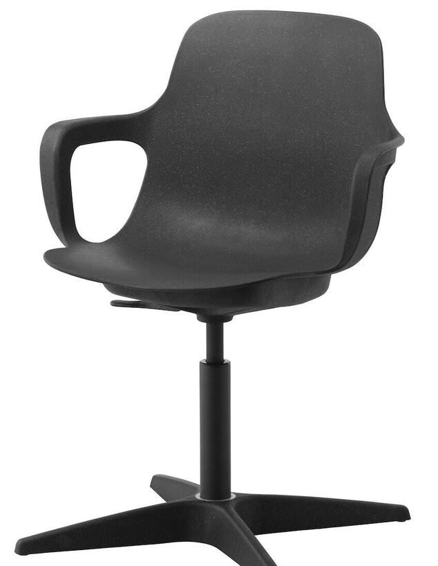 כיסא איקאה דגם ODGER שחור (צילום: יחסי ציבור, איקאה)