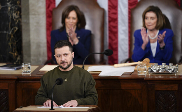 זלנסקי נואם בפני הקונגרס האמריקני (צילום: AP)