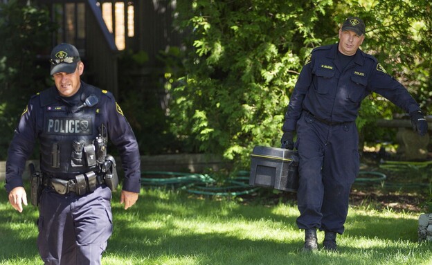 כוחות משטרה בחיפוש אחרי חלקי גופות, קנדה 2018 (צילום: GEOFF ROBINS/AFP, GettyImages)