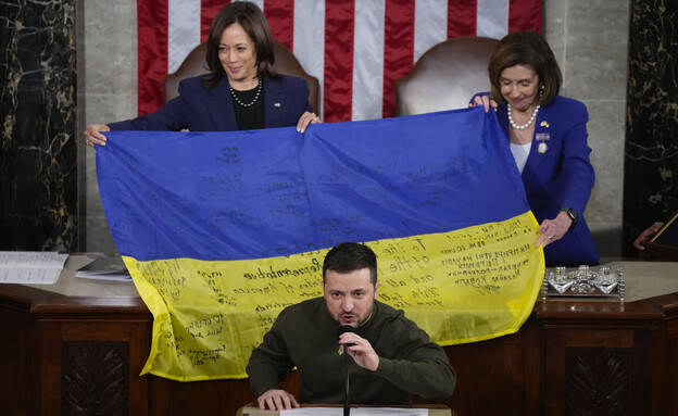 נשיא אוקראינה זלנסקי נואם בקונגרס (צילום: AP)