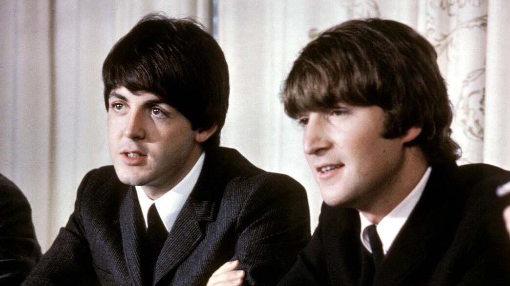 פול מקרטני וג'ון לנון (צילום:  GAB Archive/Redferns Getty Images)
