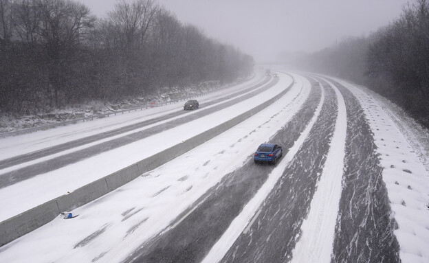 סופת שלגים בארצות הברית (צילום: AP)