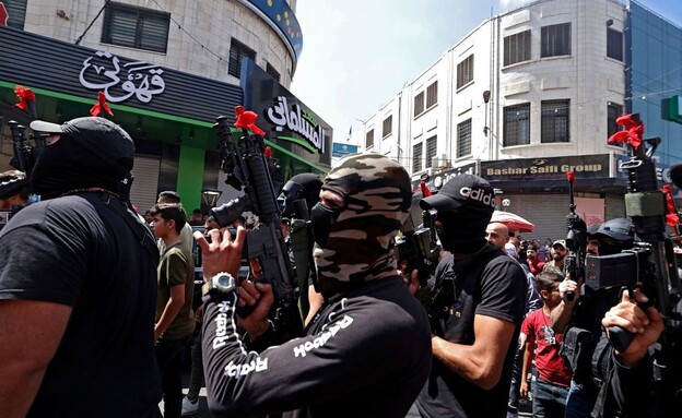 פעילי טרור חמושים (צילום: JAAFAR ASHTIYEH/AFP/GettyImages)