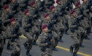 חיילי הצבא (צילום: MONEY SHARMA/AFP/GettyImages)