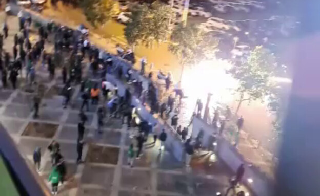 העימותים מחוץ לאצטדיון נתניה (צילום: ניצן אוסטר)