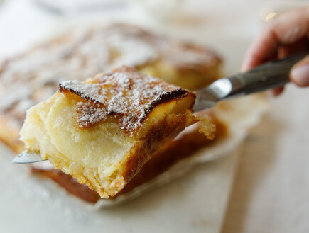 עוגת תפוחים היסטרית - פרוסה (צילום: נופר צור, אוכל טוב, mako)