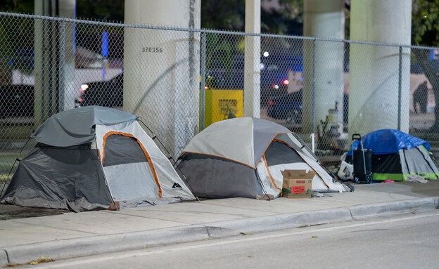אוהלים, רחוב (צילום: Felix Mizioznikov, shutterstock)