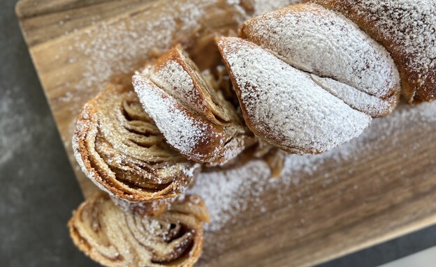 עוגת שמרים קינמון של עדיקוש