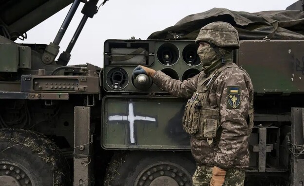 לוחם אוקראיני בדונייצק, אוקראינה (צילום: ap)
