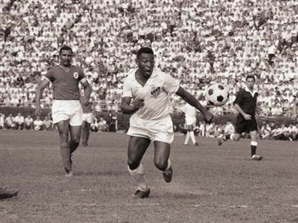 אחרי עלייתו המהירה לתהילה הוא ערך סיורים עם קבוצתו מסביב לעולם (Getty)