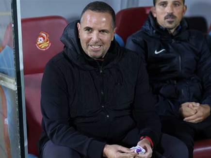 בהתחלה הוא עוד חייך. בן שמעון (דני מרון)