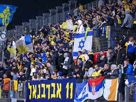 והקהל של מכבי ת&quot;א נסע רחוק (צילום: מאור אלקסלסי)