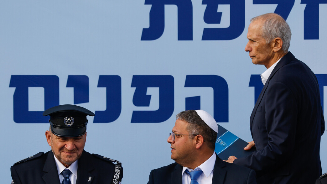 בן גביר ועמר בר לב בטקס החילופים בן גביר ועמר בר לב בטקס החילופים