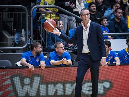 חילק את הדקות בצורה שיוויונית. קטש (עודד קרני)