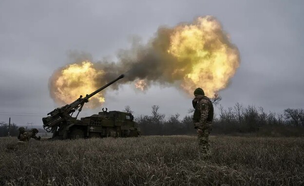 לוחמים בצבא אוקראינה במחוז דונייצק (צילום: AP)