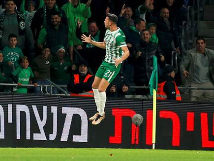 וכבש את השער הראשון במשחק (צילום: אלן שיבר)