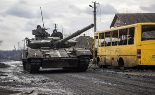 טנק של צבא אוקראינה במחוז דונייצק (צילום: reuters)