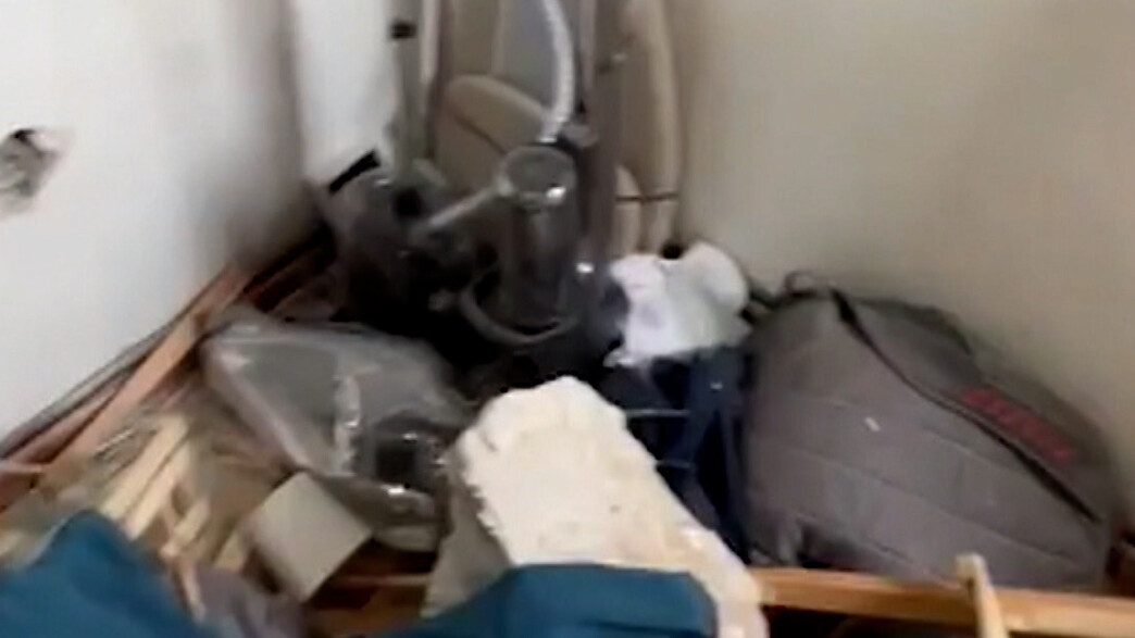 אבן נחתה בחדר השינה וכמעט פגעה בנוכחים