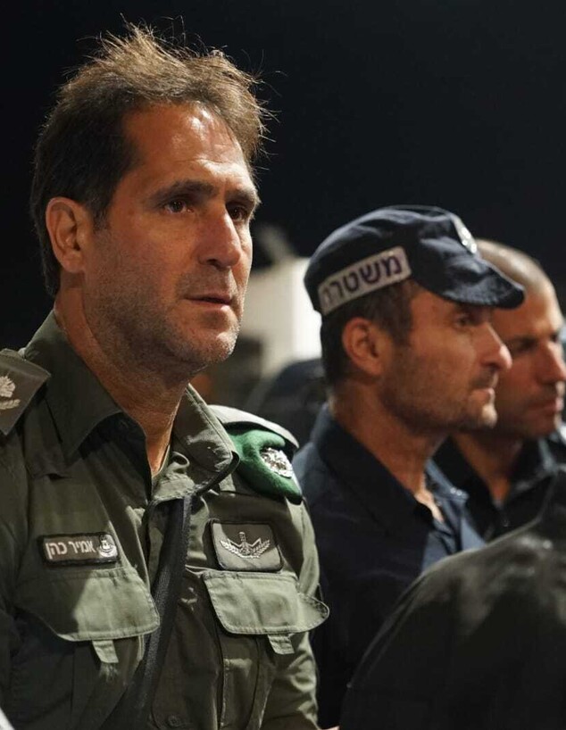 מפקד מג"ב, ניצב אמיר כהן בזירת הפיגוע במחסום שועפא (צילום: דוברות מג"ב)