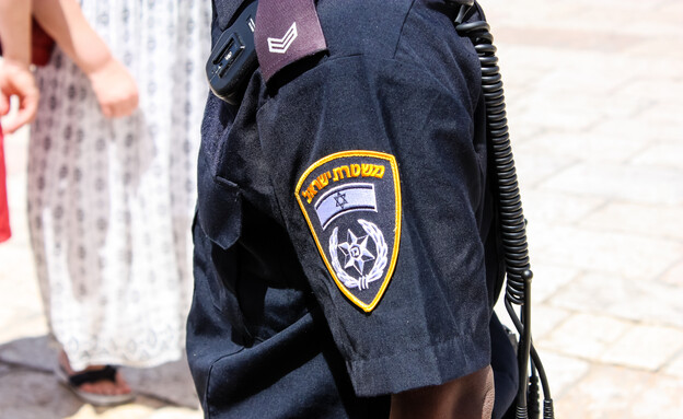 שוטר בישראל אילוסטרציה (צילום: shutterstock/Jose HERNANDEZ Camera 51)
