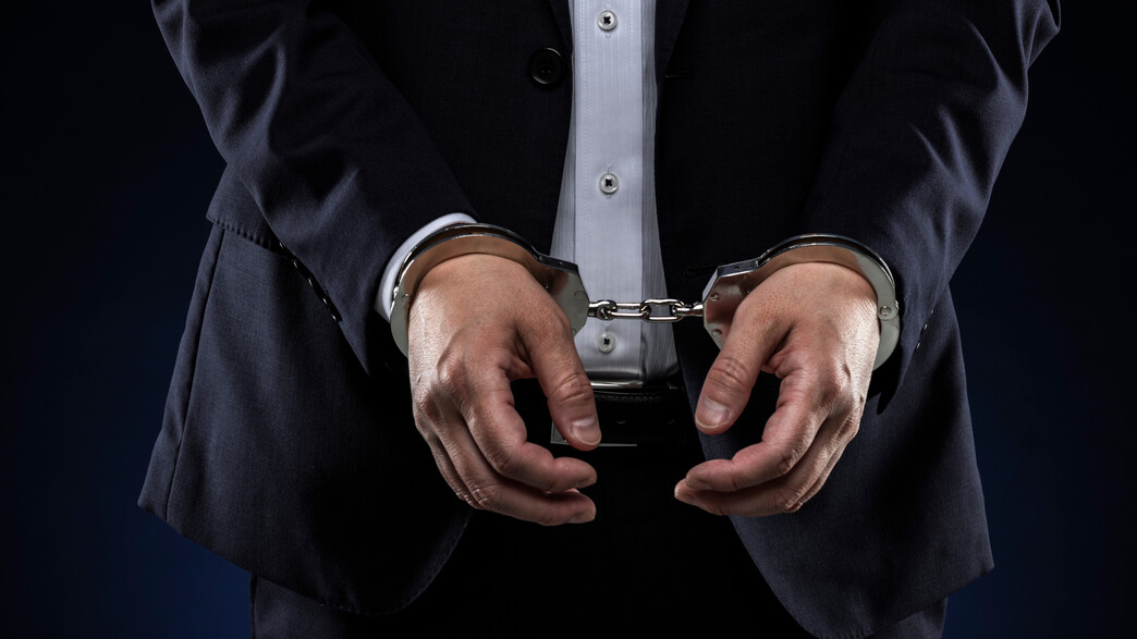 מעצר, אזיקים, חשוד