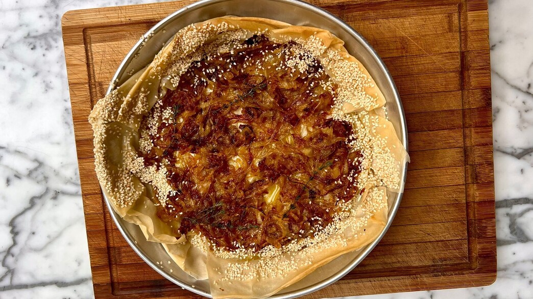 מאפה פילו עם בצל מקורמל