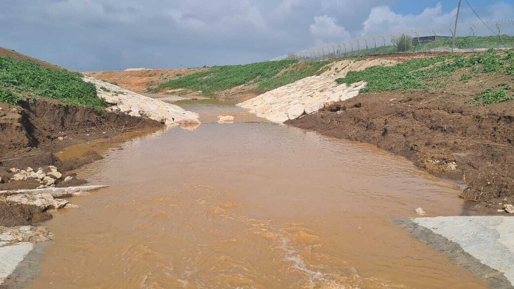 שנתיים, ההצפה, בסיס חצור, הותקנו, מערכות הגנה, שיט