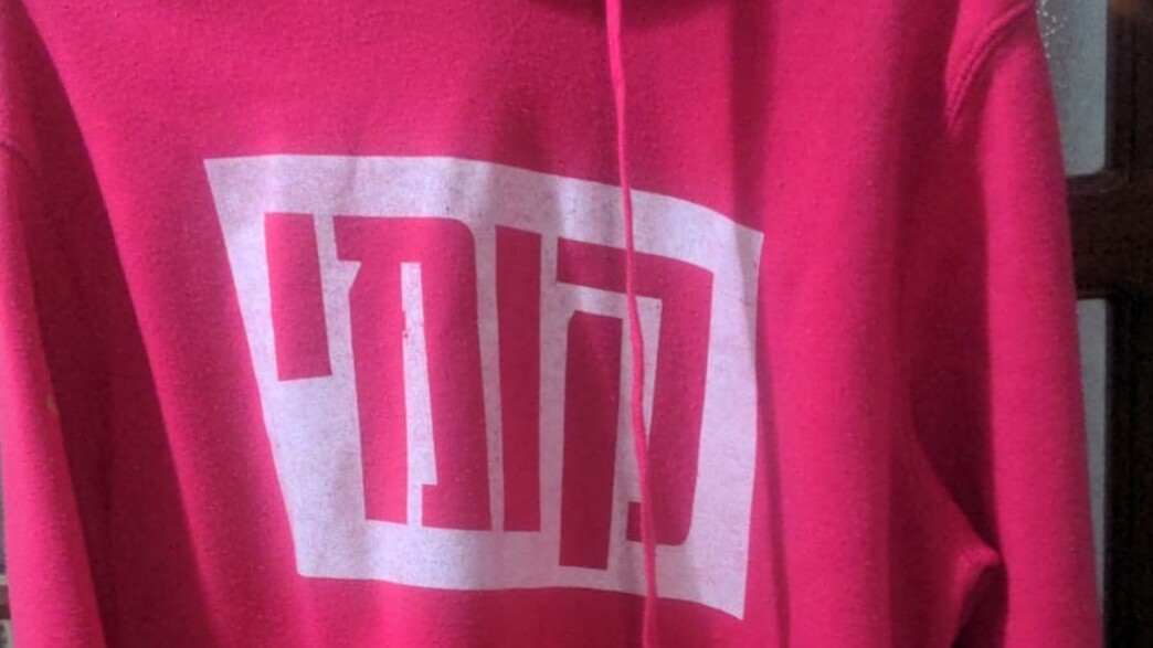 חולצה של קומי חולצה של קומי