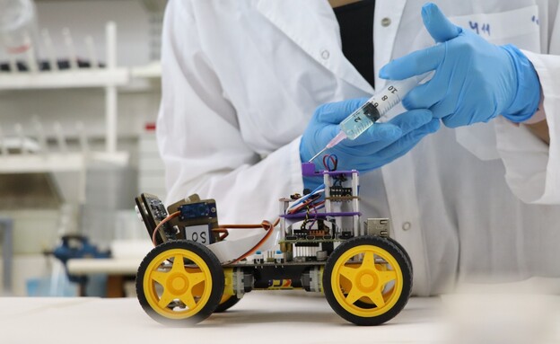 רובוט הצליח “להריח” באמצעות חיישן ביולוגי (צילום: אוניברסיטת תל אביב)