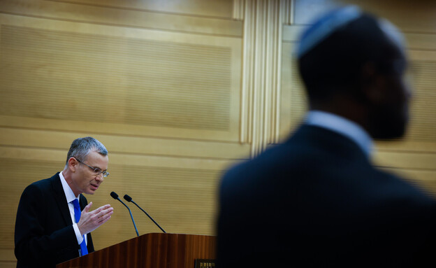 שר המשפטים יריב לוין מכריז על הרפורמה בכנסת (צילום: אוליבייה פיטוסי, פלאש 90)