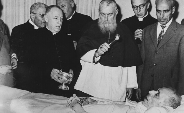 גופתו של האפיפיור פיוס ה-12 (צילום: ullstein bild/ullstein bild, getty images)