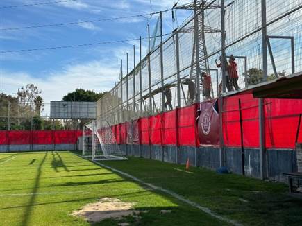 אוהדי הפועל ת"א הגיעו למחות