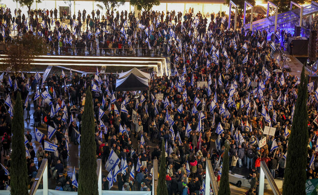 הפגנה בתל אביב נגד המהפכה המשפטית של לוין (צילום: יונתן זינדל, פלאש 90)