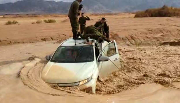 חיילים חולצו משיטפון במדבר